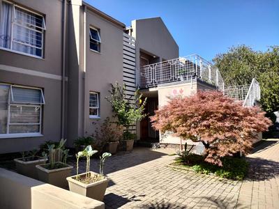 Townhouse For Sale in Bedford Gardens, Bedfordview