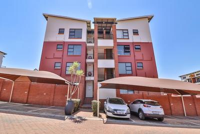 Townhouse For Rent in Greenstone Hill, Edenvale