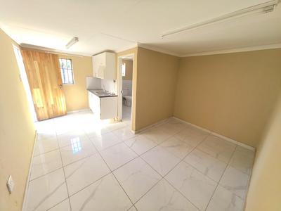 Cottage For Rent in Wychwood, Germiston