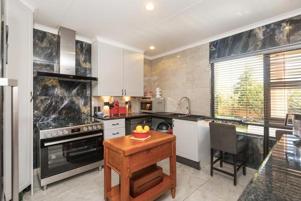 Simplex For Sale in Bedfordview, Bedfordview